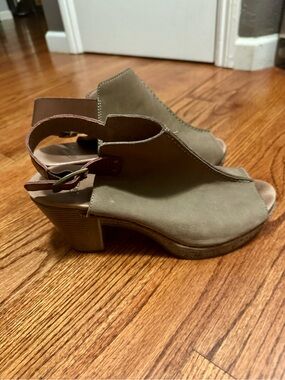 Dansko Reggie Taupe Milled Nubuck Open-Toe Slingback Block Heel Sandals